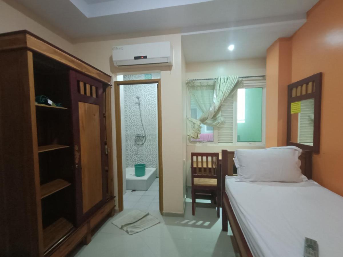 Balqies Homestay Syariah Makassar Mitra Reddoorz Exterior foto