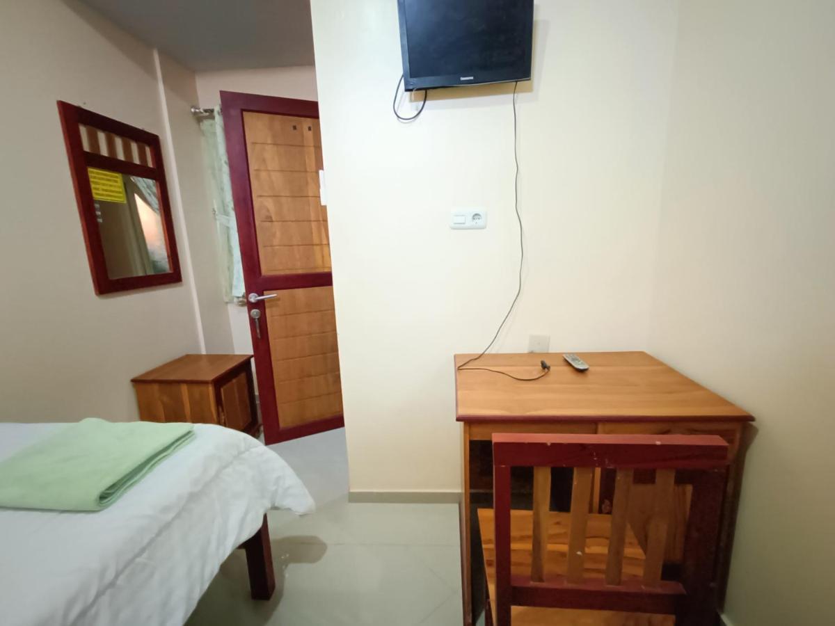 Balqies Homestay Syariah Makassar Mitra Reddoorz Exterior foto