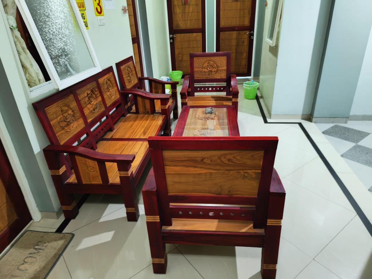 Balqies Homestay Syariah Makassar Mitra Reddoorz Exterior foto