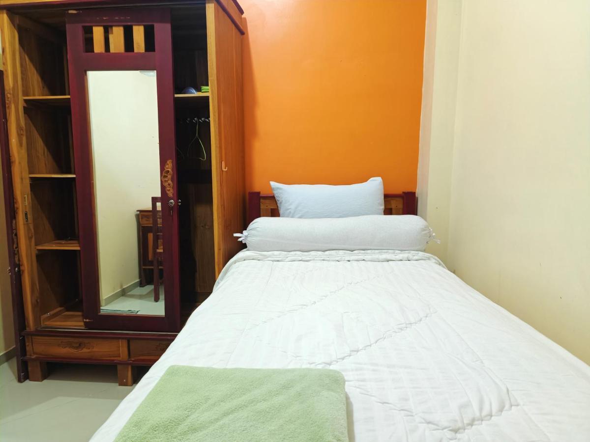 Balqies Homestay Syariah Makassar Mitra Reddoorz Exterior foto