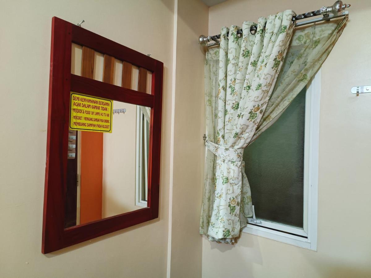 Balqies Homestay Syariah Makassar Mitra Reddoorz Exterior foto