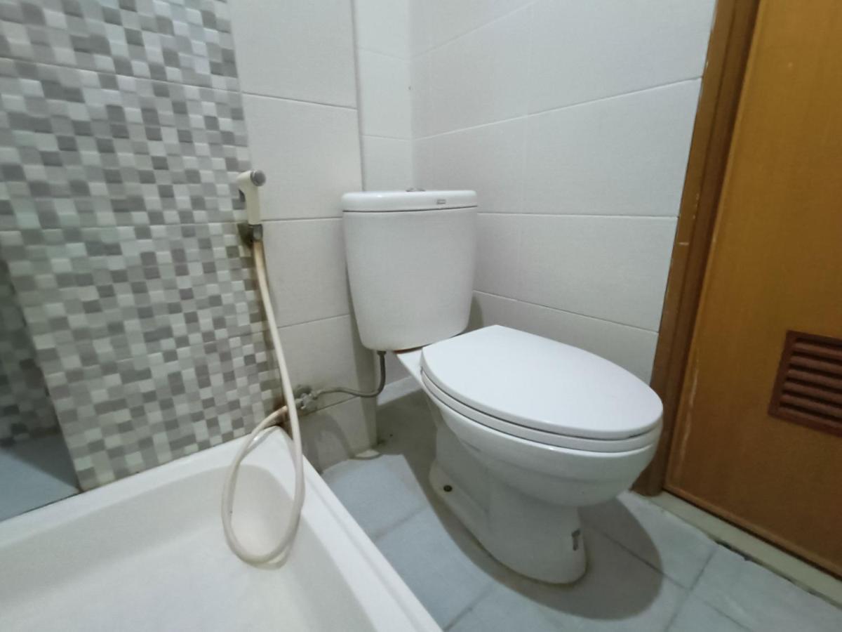 Balqies Homestay Syariah Makassar Mitra Reddoorz Exterior foto